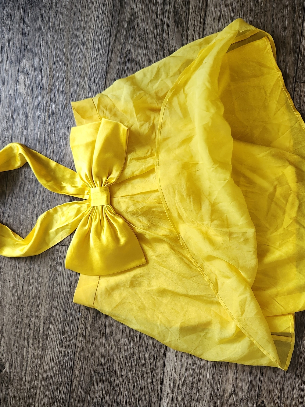 Alice + Olivia Bow Yellow Silk Halter Babydoll Top - Picture 3 of 7